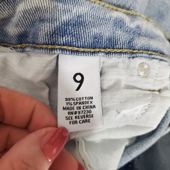 Almost Famous | Extra Wide Leg Patchwork Raw Hem Retro Baggy Jeans - Picture 9 of 10